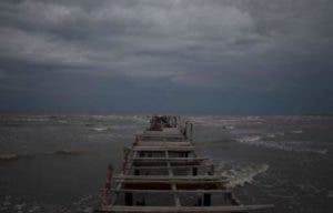 Los Cayos de Florida sienten lluvias y vientos de Ian