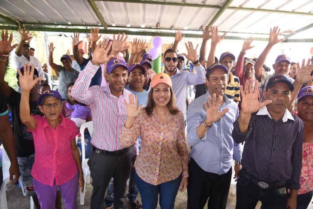 Durante el recorrido, la ex vicepresidenta Margarita Cedeño expresó sus palabras de agradecimiento por el caluroso recibimiento y la empatía que todos le han demostrado en su proyecto presidencial.