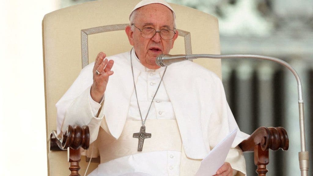 Papa Francisco también les dijo que “el corazón puro, el que recibe a Jesús cada día, no puede recibir esta pornografía” y que si tienen porno en su teléfono móvil que lo eliminen para “que no tengan la tentación a mano".