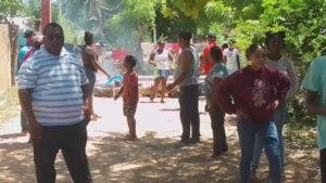 Residentes en Pedernales piden arreglos de calles
