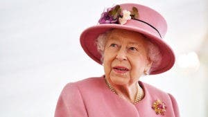 La reina Isabel II está bajo supervisión médica por salud