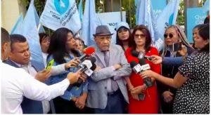 Acusan funcionarios promover a RD como abortista