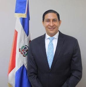 Profesor Iván Gatón pondrá circular obra en NYC
