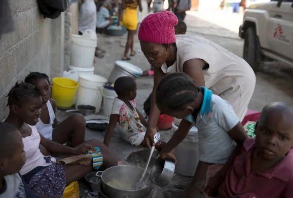 También la crisis alimentaria se está agravando en zonas rurales de Haití, donde ya se detectan niveles agudos de falta de alimentos en los departamentos sudoccidentales de Grand Anse, Nippes y Sud, afectados aún por el terremoto que sacudió la zona en 2021 y por la reciente escasez de lluvias, que ha disminuido las cosechas. 