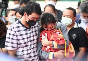 “Le gustaba mucho pintar”: desolación tras masacre en guardería Tailandia