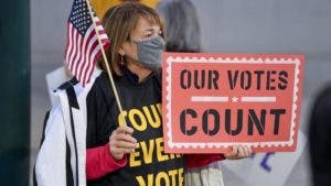 Creencia de fraude electoral en 2020 no abandona a seguidores de Trump