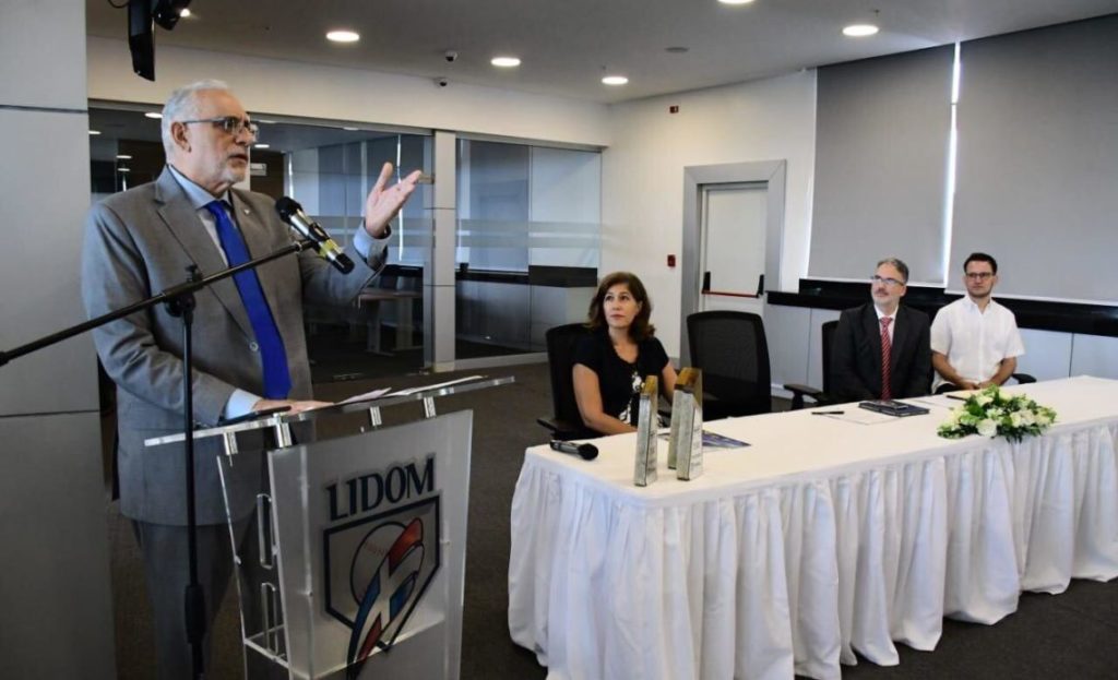 Presentan campaña Poncha el Plástico para campeonato de béisbol 2022-2023