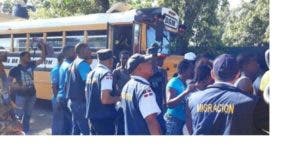 Migración mantiene redadas en todo el país contra ilegales