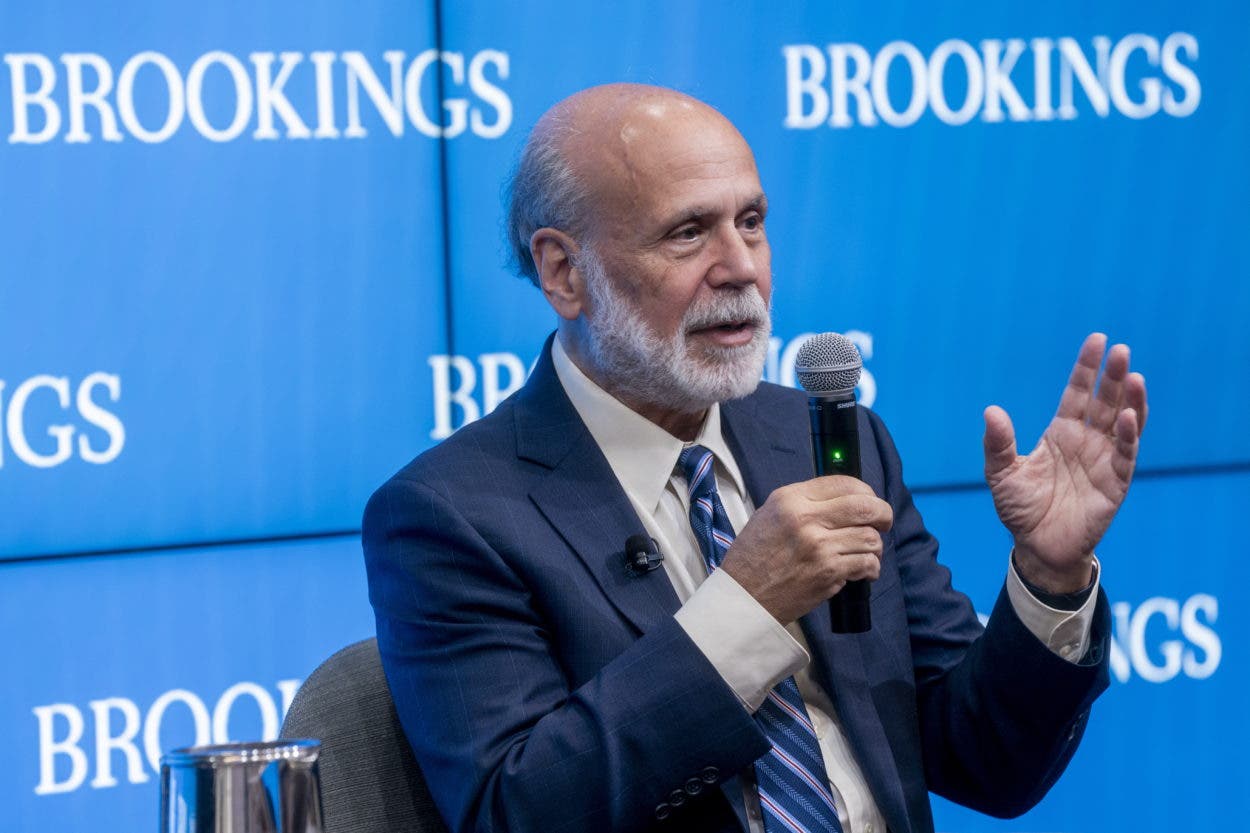 Bernanke, Nobel de Economía, cree que volverán a bajar los tipos de interés