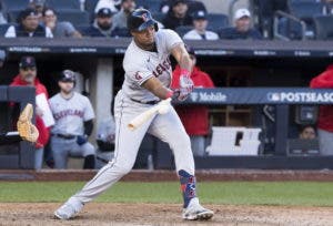 Guardianes se imponen a Yanquis en 10 innings; igualan serie