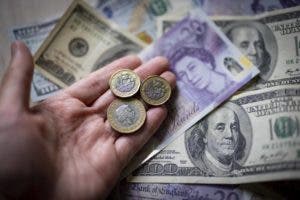 La libra esterlina sube tras el anuncio de dimisión de Truss