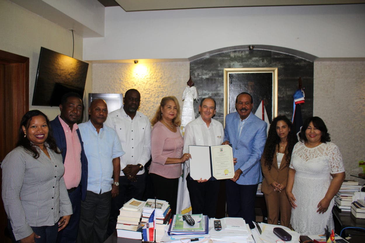 Reconocen aportes del embajador de Israel al desarrollo cultural de San Cristóbal