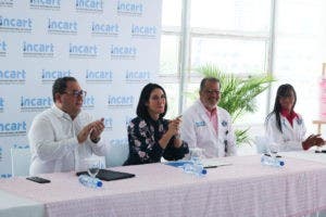 Diez pacientes del INCART diseñaron y confeccionaron sostenes para contar sus historias de vida