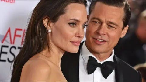 Cabe recordar que la pareja anunció su separación en septiembre del 2016 y hace poco la actriz afirmó haberse sentido muy mal por la ruptura con Pitt. “Sentí una profunda y genuina tristeza. Pero estas cosas se asientan en tu y recuerdan la suerte que tienes de estar vivo”, comentó a la revista francesa Madame Figaro.
