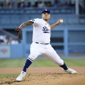 Mexicano Urías candidato al Cy Young