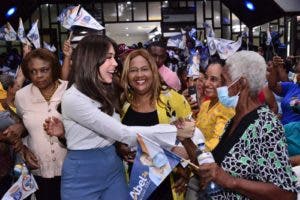 Nahiony Reyes lleva mensaje de fe y esperanza a mujeres de San Cristóbal