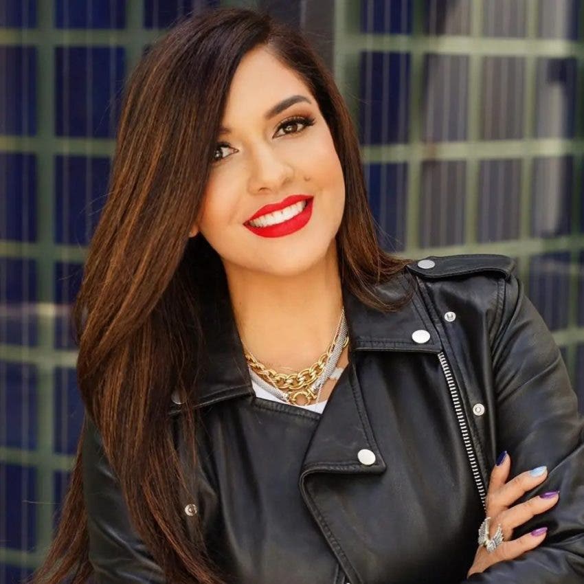 María Jacobo: Una mujer Vestida de gloria