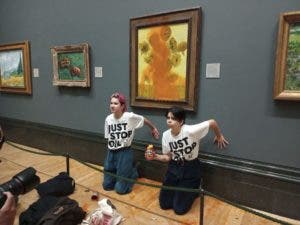 Manifestantes arrojan sopa a «Girasoles» de Van Gogh