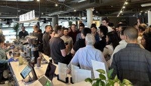 Musk toma control de Twitter y despide ejecutivos