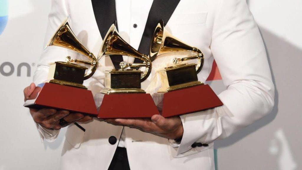 Luis Fonsi, Laura Pausini, Anitta y Thalia presentarán los Latin Grammy