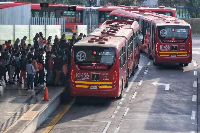Asesinan a menor en autobús en Bogotá por pisar a pasajero