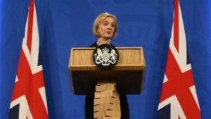 Dimite la primera ministra británica, Liz Truss