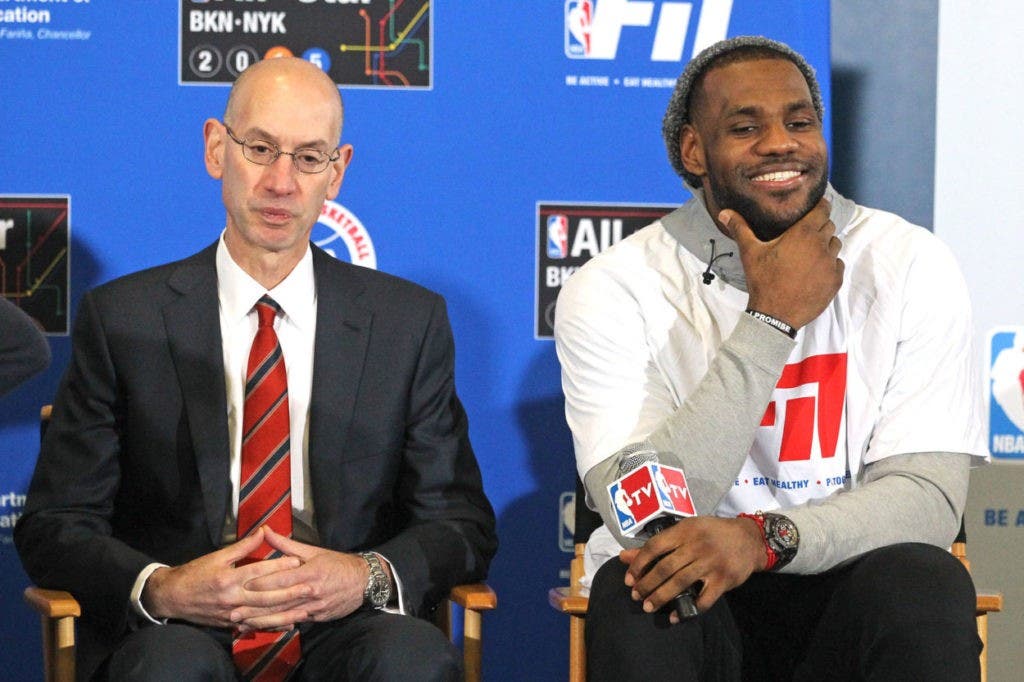 “Probablemente ve cada entrevista y transcripción de los jugadores de la NBA. Así que- 'Quiero un equipo aquí, Adam. Gracias'”, dijo la estrella de los Lakers.