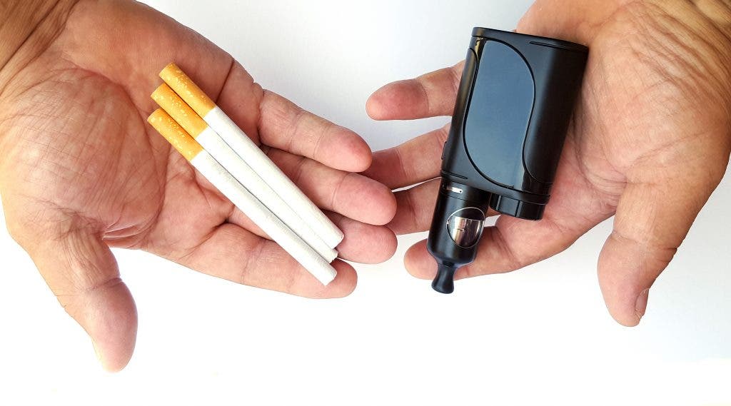 ¿Cigarros electrónicos o tradicionales? Ambos dañan salud cardiovascular