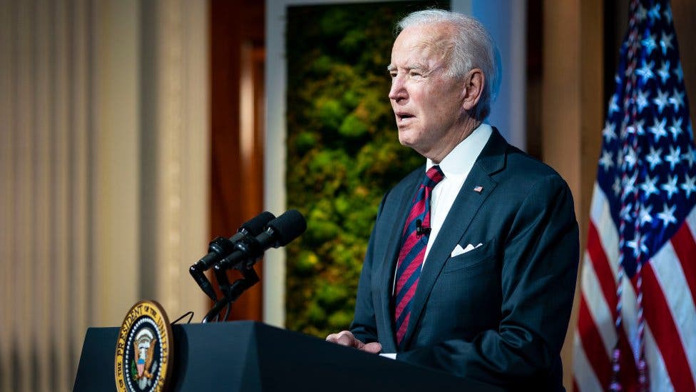 Biden llama redoblar esfuerzos contra cambio climático