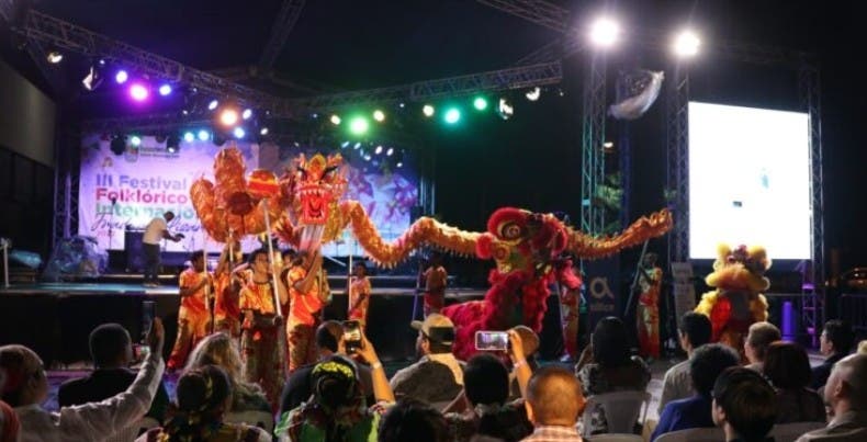 Festival folclórico desborda arte