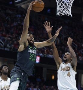Karl Towns anota 29 y atrapa 13 rebotes