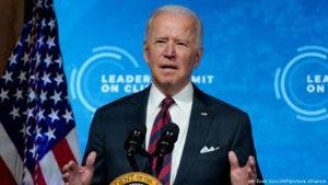 Biden llama redoblar esfuerzos contra cambio climático