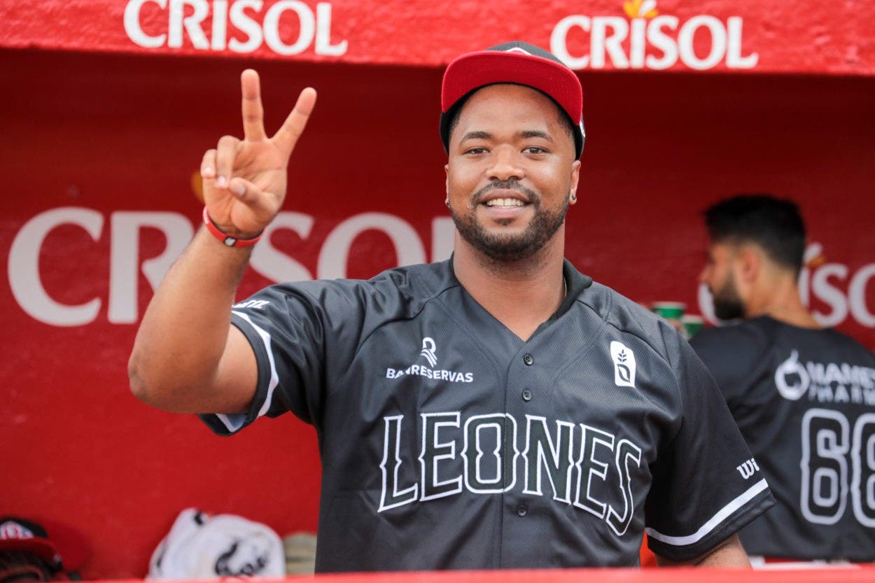 Eloy Jiménez espera permiso para jugar con  Leones