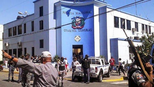 PN apresa 13 personas en San Cristóbal por varios delitos