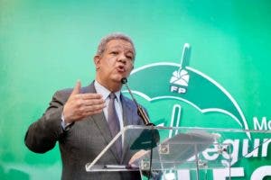 Leonel asegura país está fuera de control