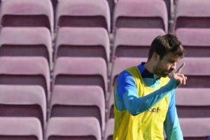Piqué, protagonista en entrenamiento en el Spotify Camp Nou