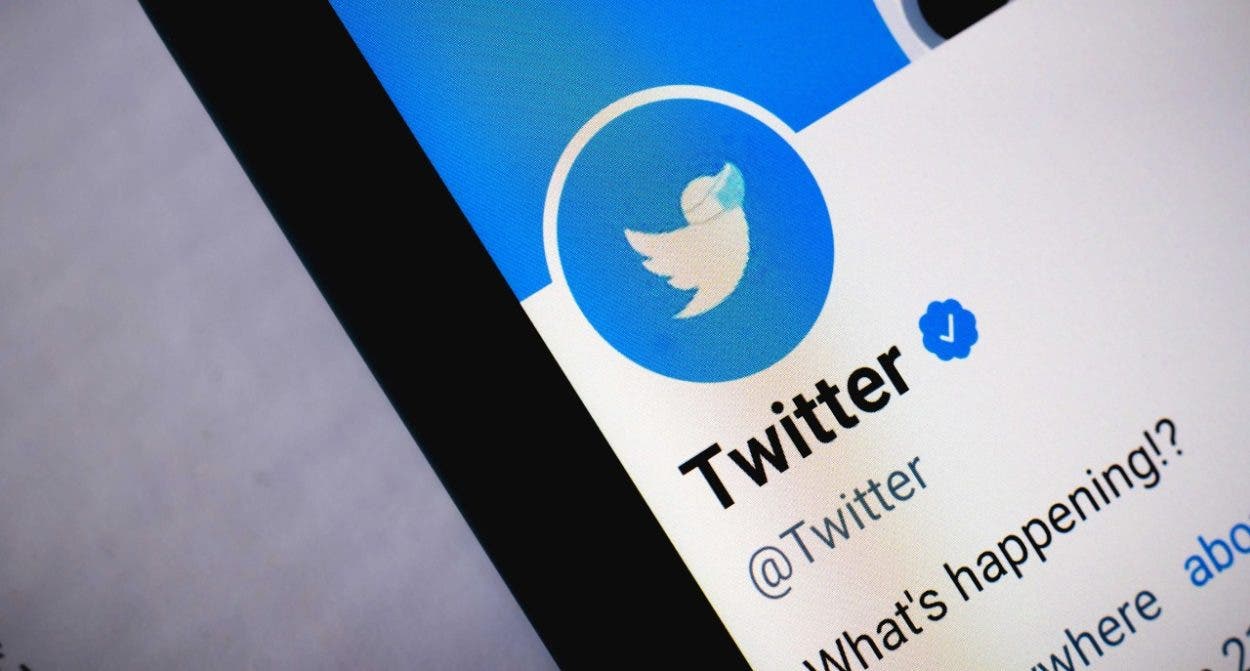Twitter anuncia suscripción mensual con marca azul de cotejo