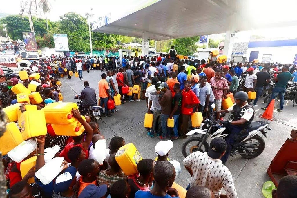 Gasolineras en Haití reabren por primera vez en 2 meses