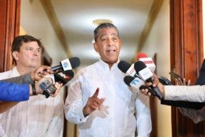 Congresista de EEUU, Adriano Espaillat solicita retirar alerta migratoria contra RD