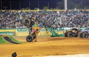 Diversión y adrenalina en show Monster Jam