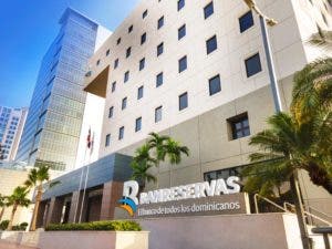 LatinFinance reconoce a Banreservas como  Banco del Año y Mejor Banco para PYMES