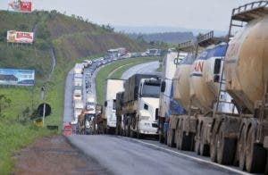 Siguen bloqueos de camioneros que protestan por derrota de Bolsonaro
