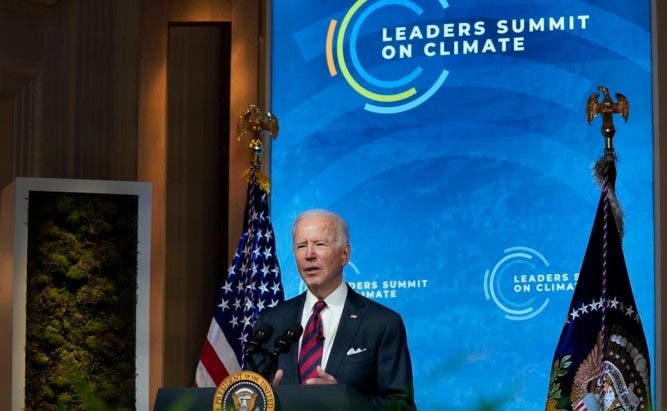 Biden llama redoblar esfuerzos contra cambio climático