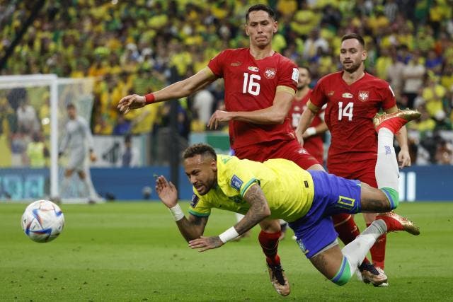 Brasil y Serbia empatan sin goles al descanso