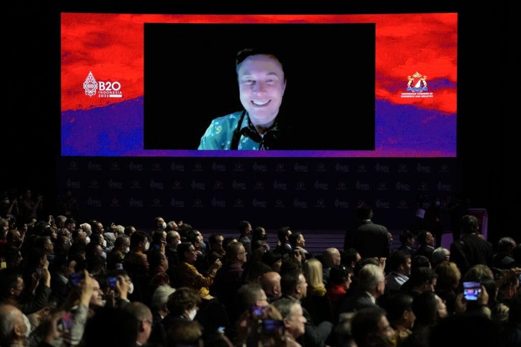 Musk habló en el foro empresarial B20 previo a la cumbre del G20 que se llevará a cabo en la isla indonesia. Se unió a la conferencia a través de una videollamada. 