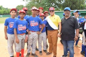 Camacho envía calurosas felicitaciones al movimiento deportivo dominicano