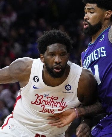 Embiid encesta 53 en triunfo Bucks; Lakers vencen