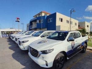Entregan 5 camionetas Politur para seguridad
