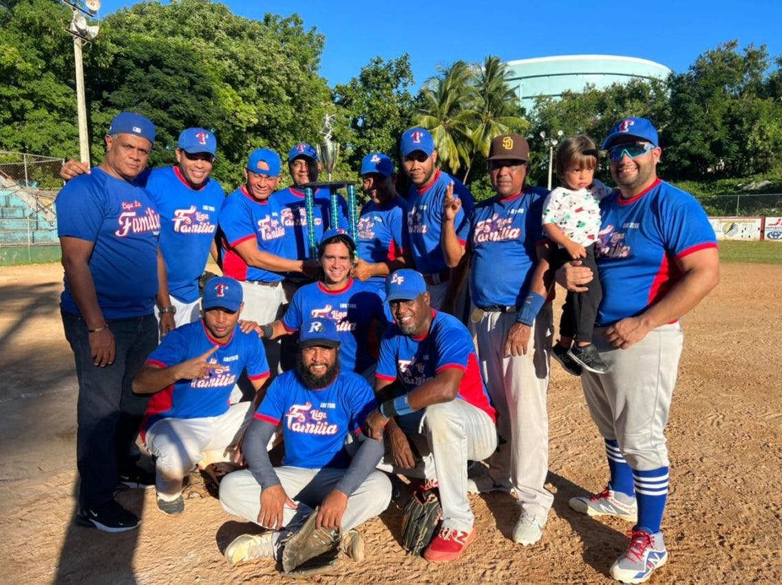 Equipo Los Tíos liga La Familia se corona campeón torneo softball
