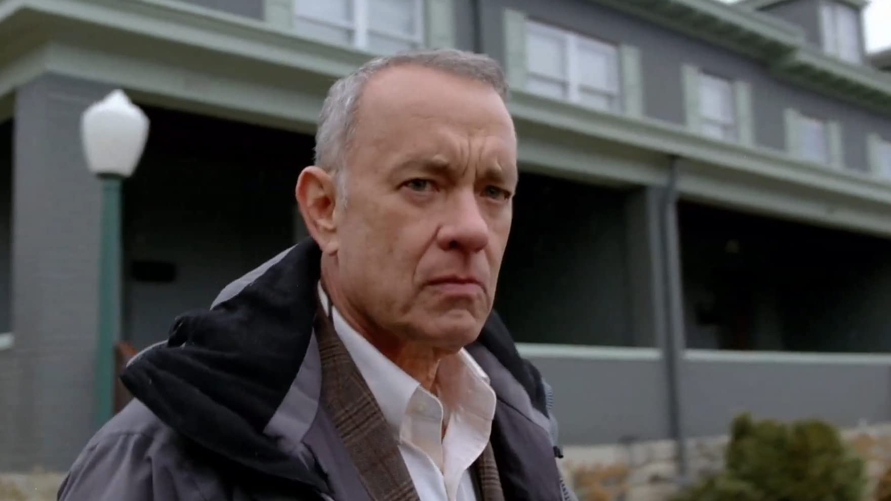 Tom Hanks recupera la esperanza de un viudo gruñón en «A Man Called Otto»